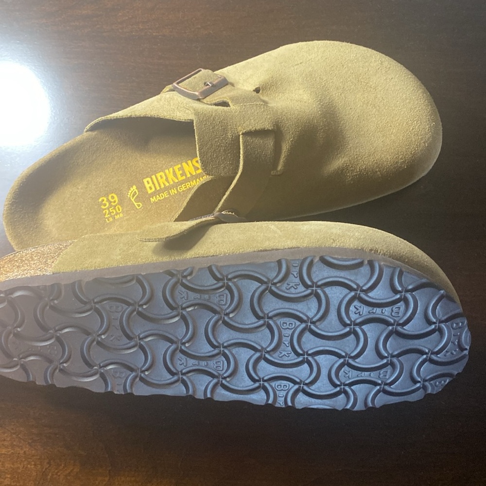 New… fit 8-8.5..Taupe - Picture 4 of 4